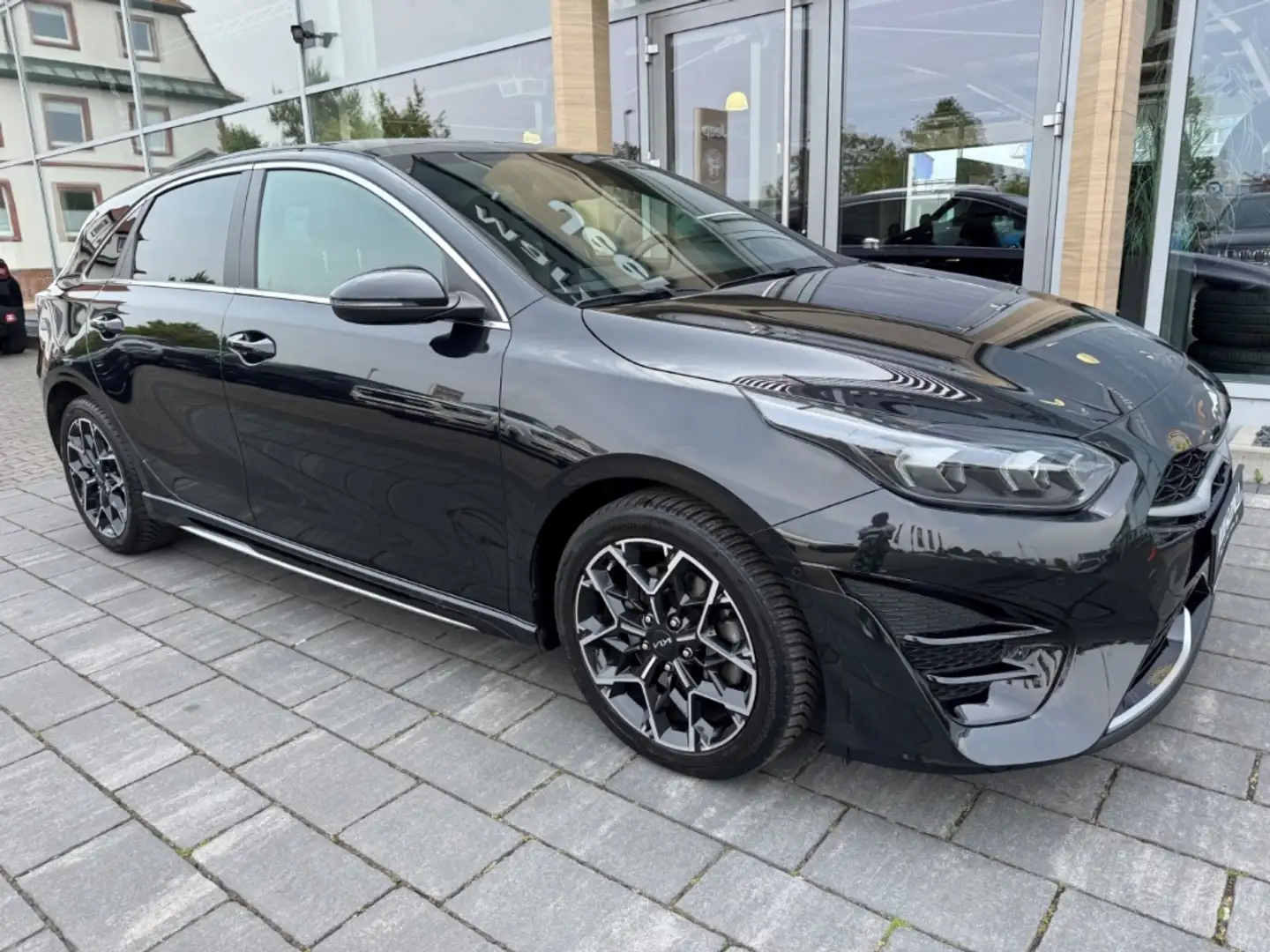 Kia Ceed / cee'd GT Line 1.6 El. Panodach Navi Leder Memory Sitze L Schwarz - 2