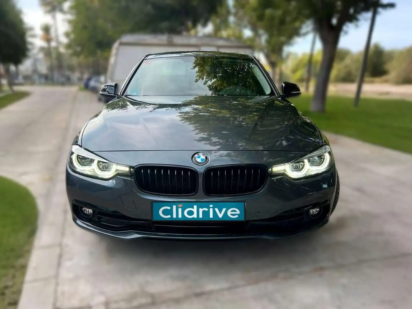 BMW 320 320i Aut. Gris - 2