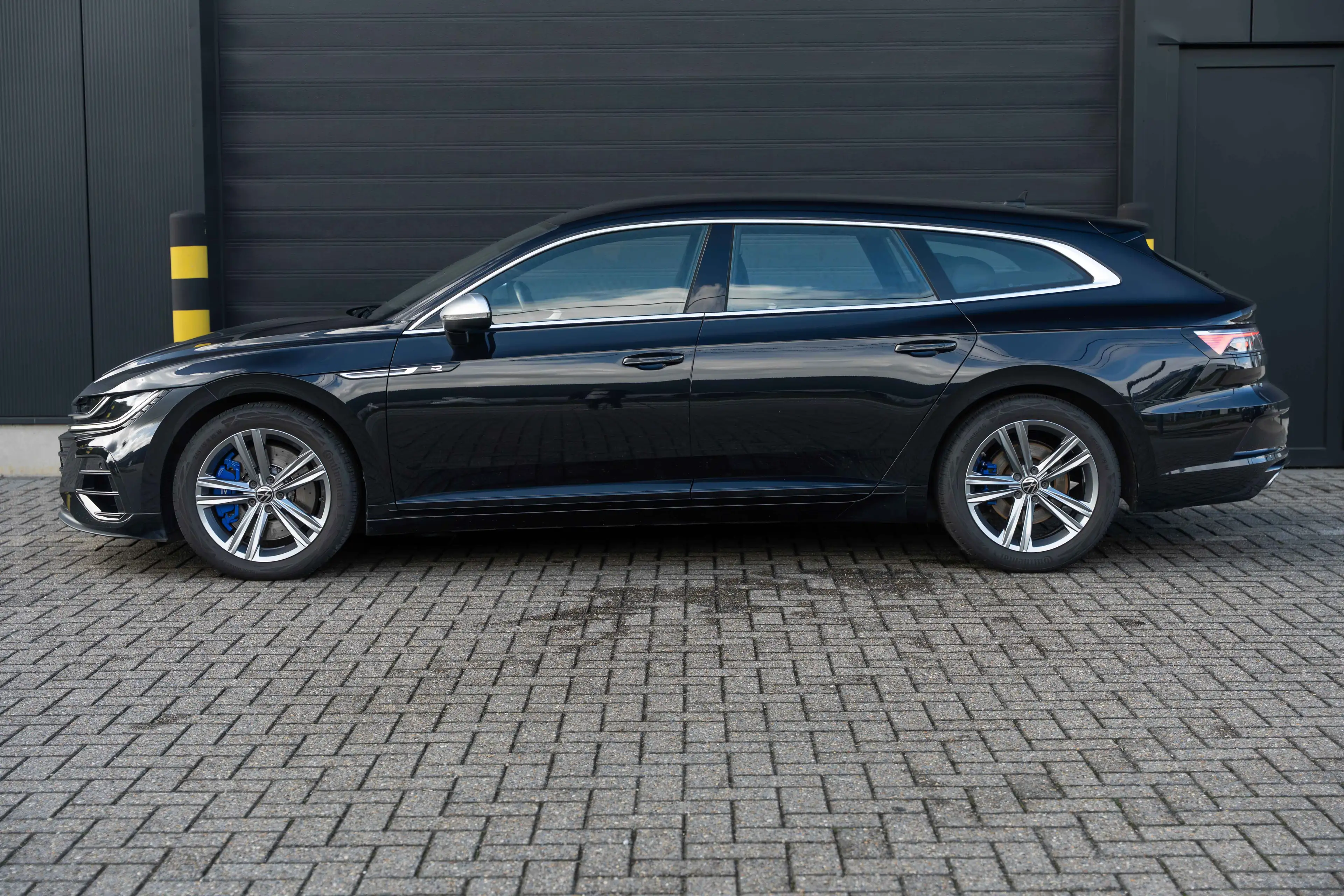 Volkswagen Arteon Arteon SB R 2.0 TSI 4Motion OPF DSG — photo 2
