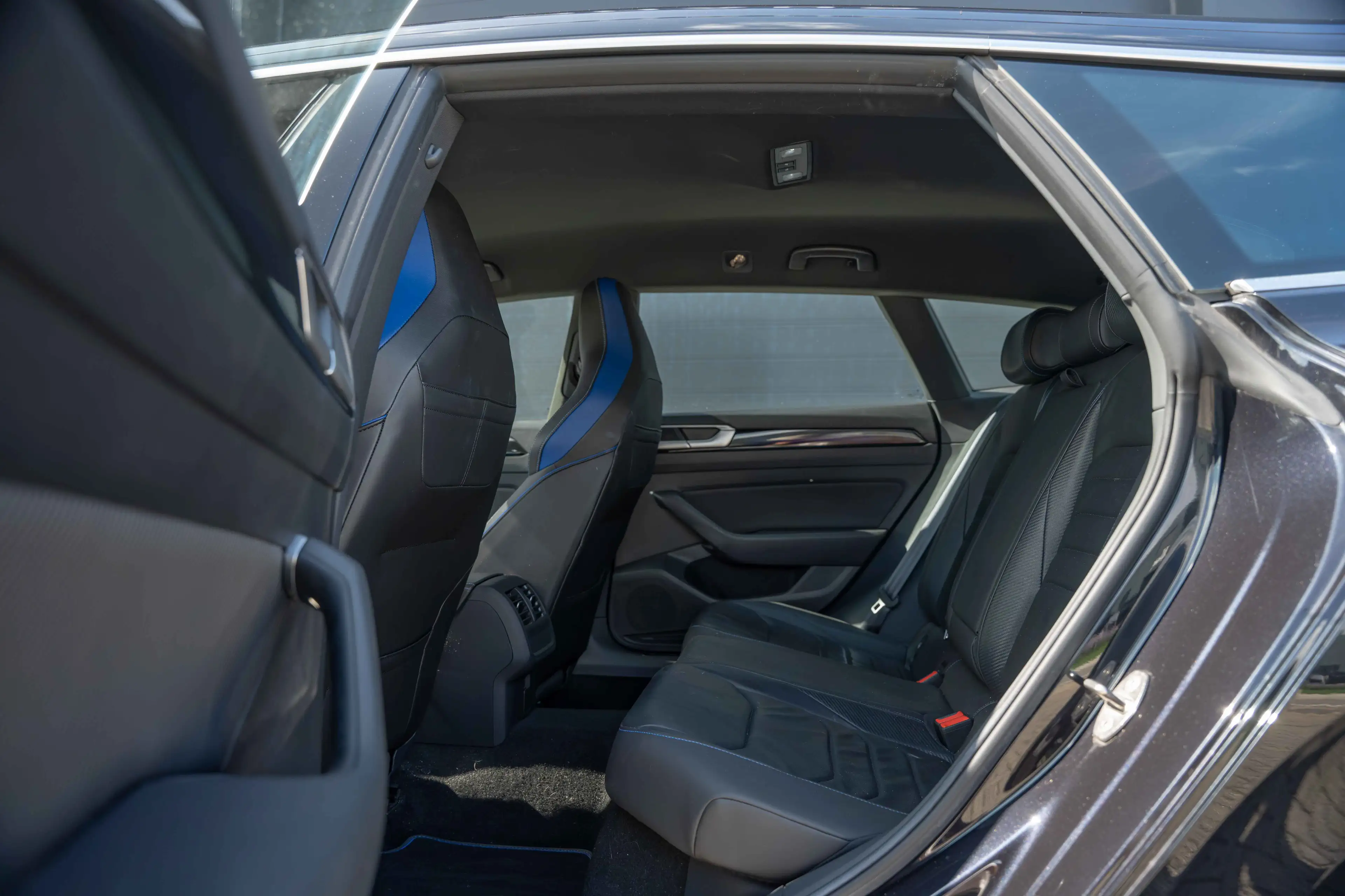 Volkswagen Arteon Arteon SB R 2.0 TSI 4Motion OPF DSG — photo 11