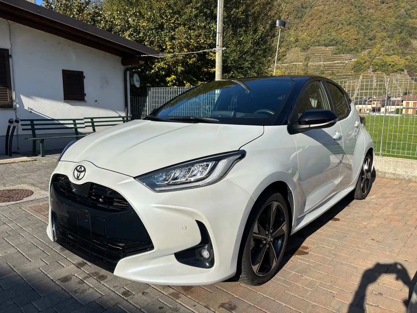 Toyota Yaris 15H 130HP Premiere MY24 Argento - 2