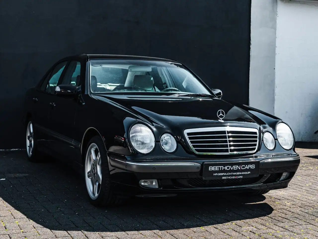 Mercedes-Benz E 280 Elegance AMG ALU 1Hand geb. 1930, foto 3