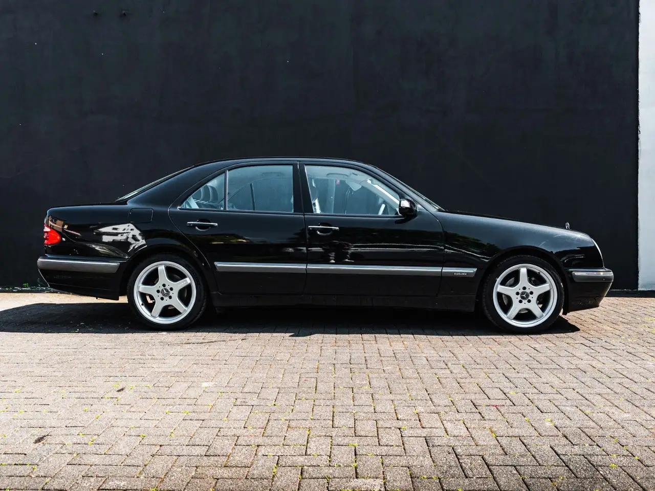 Mercedes-Benz E 280 Elegance AMG ALU 1Hand geb. 1930, foto 4