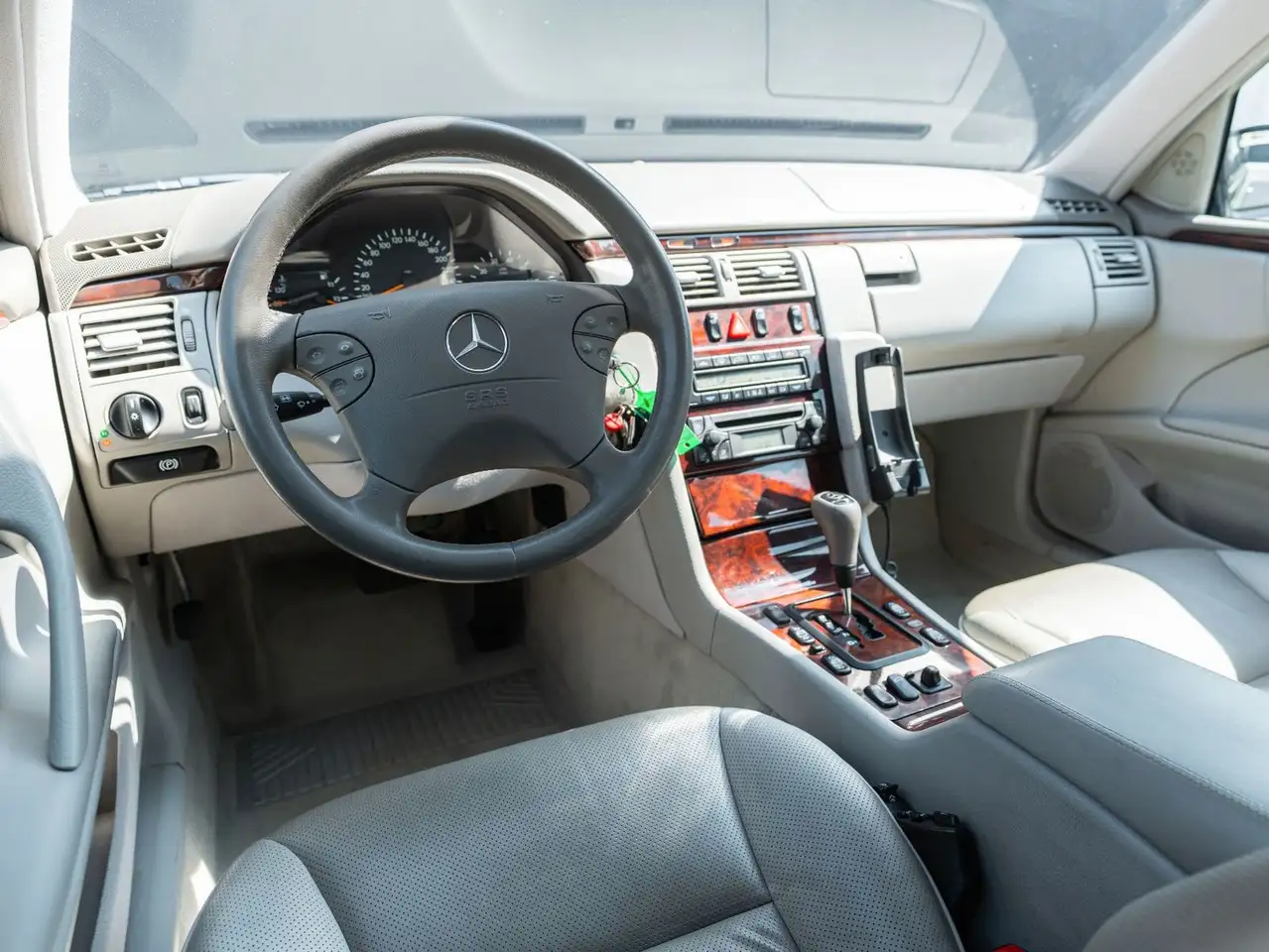 Mercedes-Benz E 280 Elegance AMG ALU 1Hand geb. 1930, foto 9