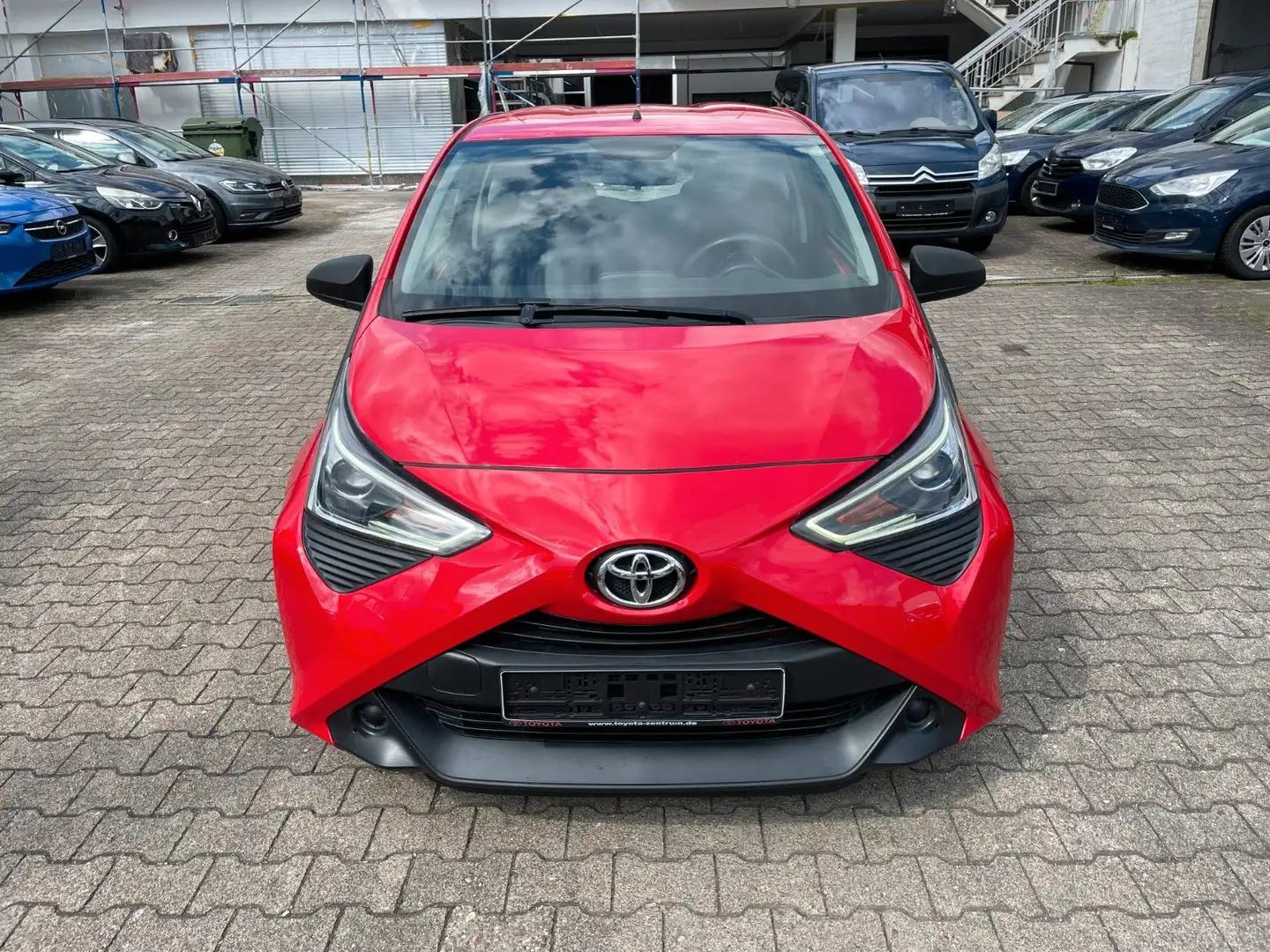 Toyota Aygo AYGO X *ERSTE HAND*BLUETOOTH* Червоний - 2