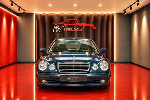 Mercedes-Benz E 55 AMG /5.4 V8 354PS/DESIGNO-MEERBLAU METALLIC!