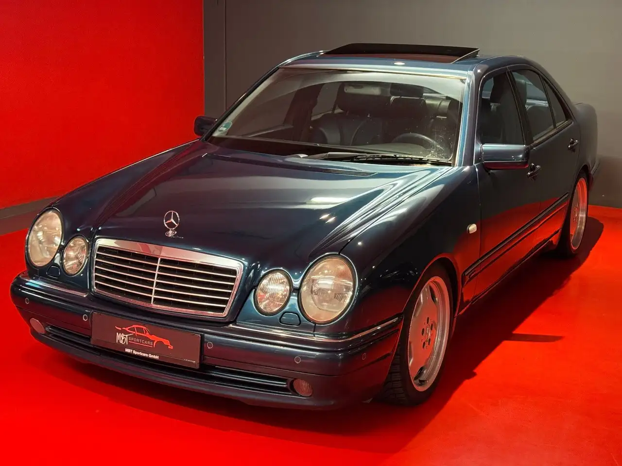 Mercedes-Benz E 55 AMG /5.4 V8 354PS/DESIGNO-MEERBLAU METALLIC!, foto 11