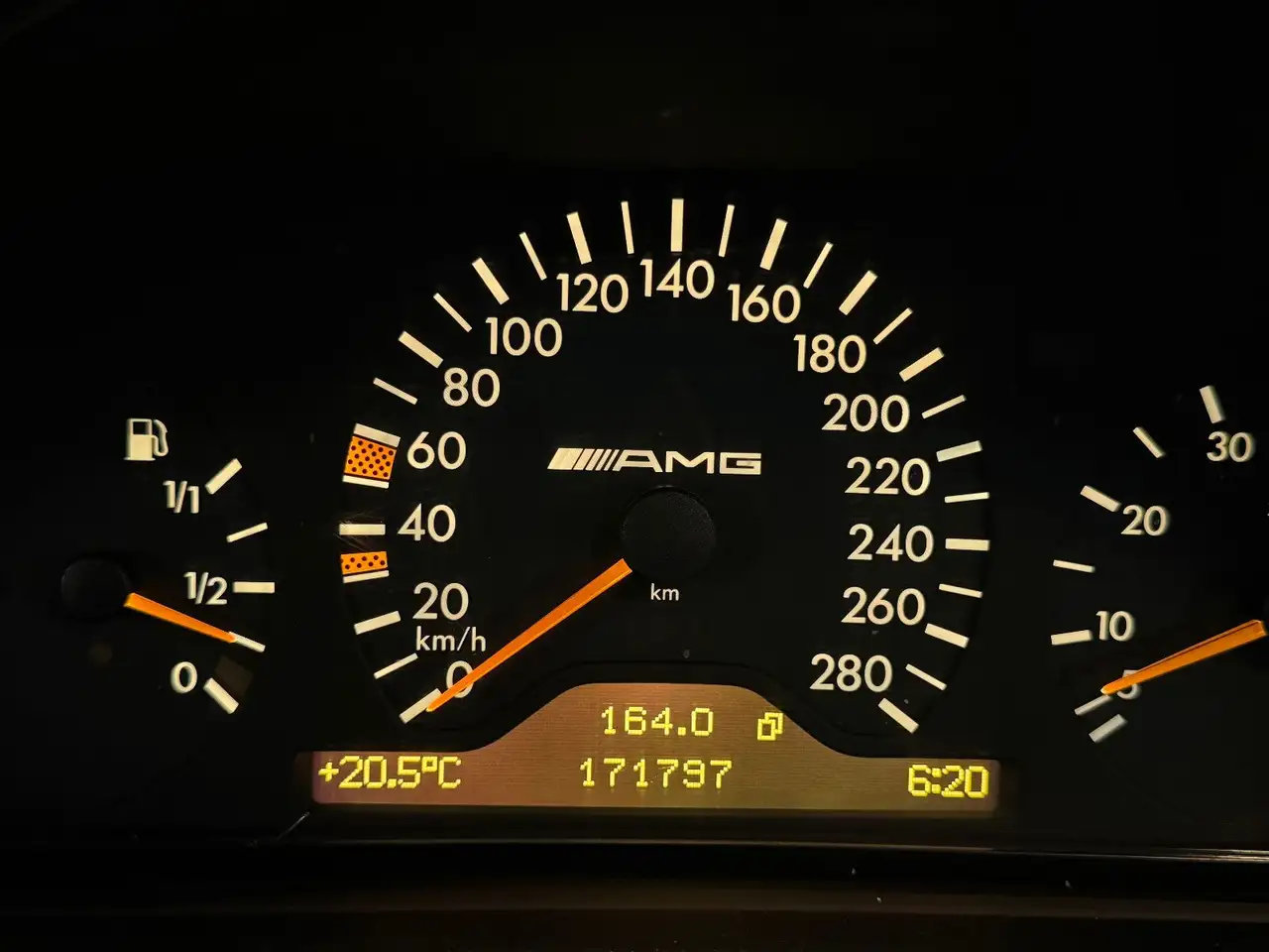 Mercedes-Benz E 55 AMG /5.4 V8 354PS/DESIGNO-MEERBLAU METALLIC!, foto 2