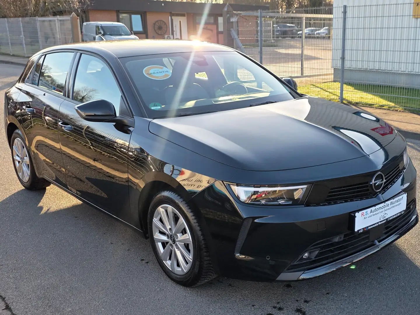 Opel Astra Enjoy Schwarz - 2