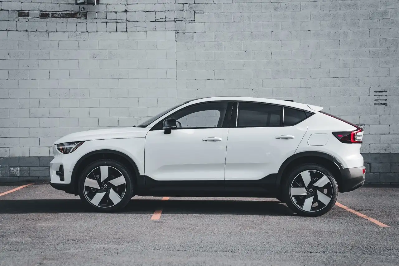 2023 Volvo C40