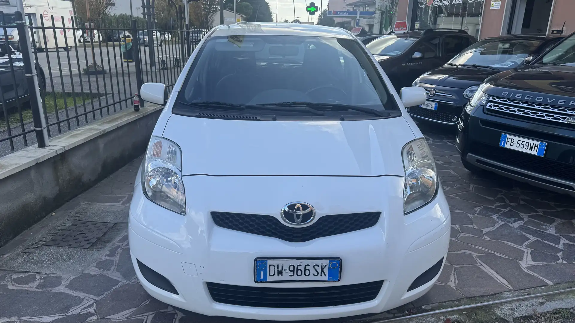 Toyota Yaris 5p 1.3 dual Sol 6 marce neo patentati Blanco - 1