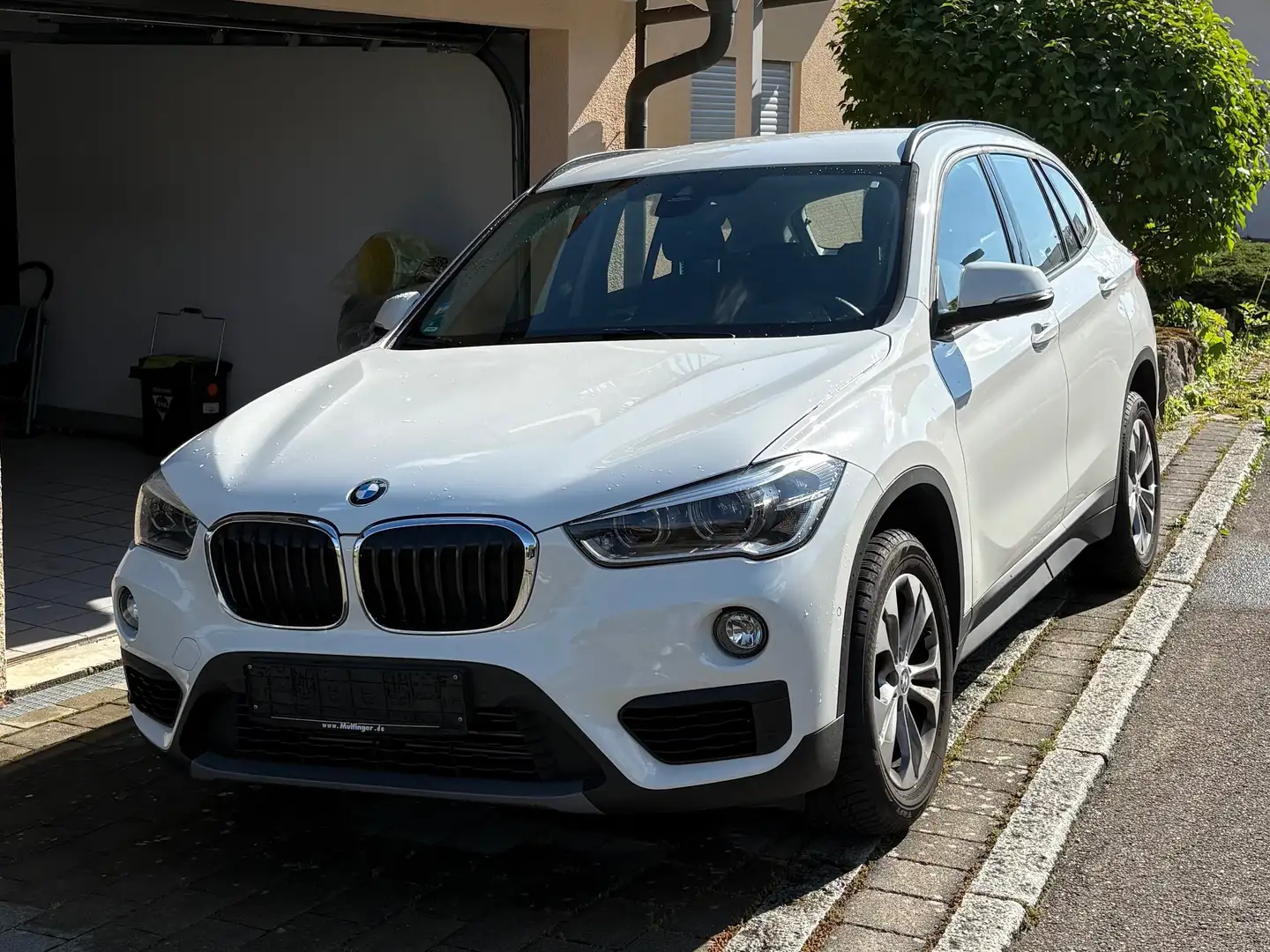 BMW X1 X1 sDrive18i Aut. Weiß - 2