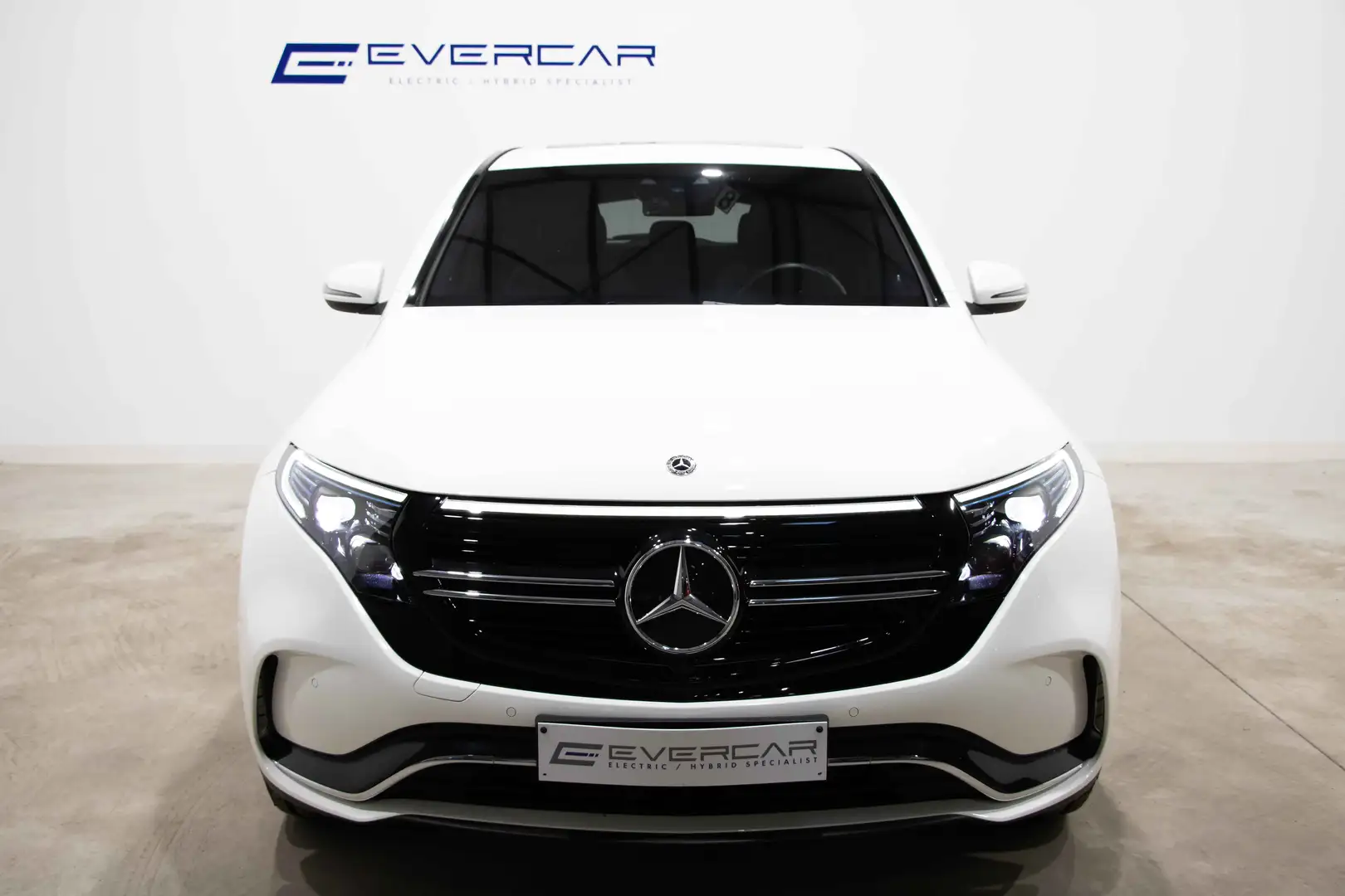 Mercedes-Benz EQC 400 400 AMG LINE ***BURMESTER*SUNROOF*HEATED SEATS*** Wit - 2