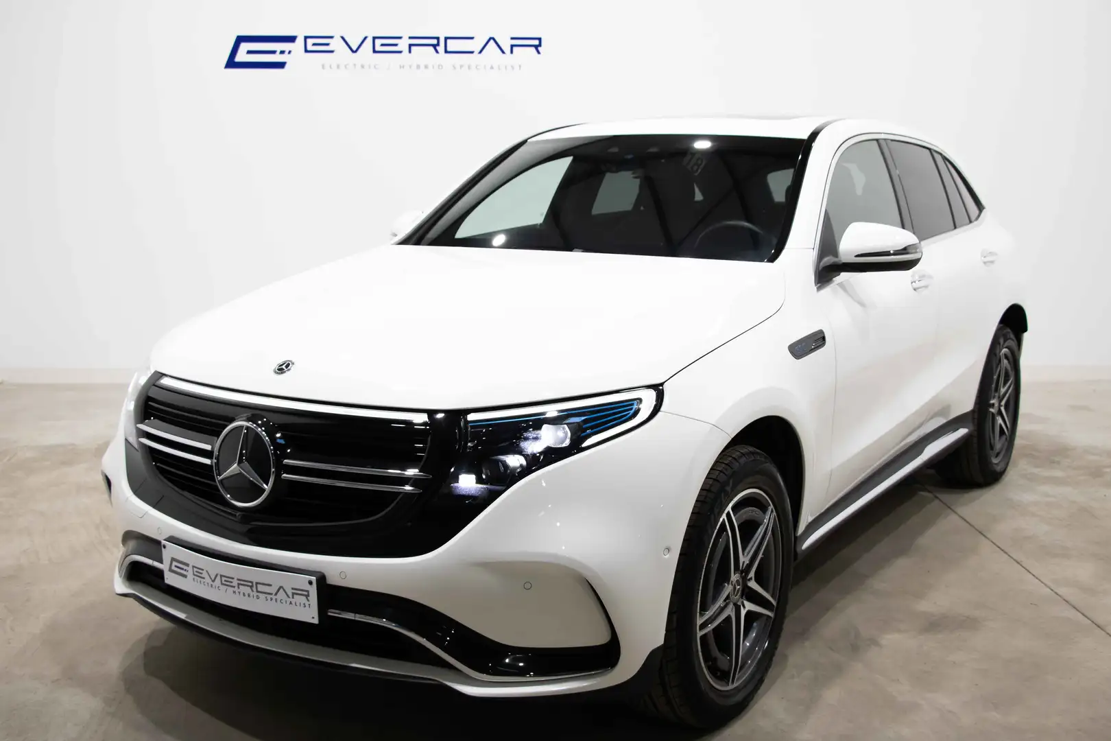 Mercedes-Benz EQC 400 400 AMG LINE ***BURMESTER*SUNROOF*HEATED SEATS*** Wit - 1