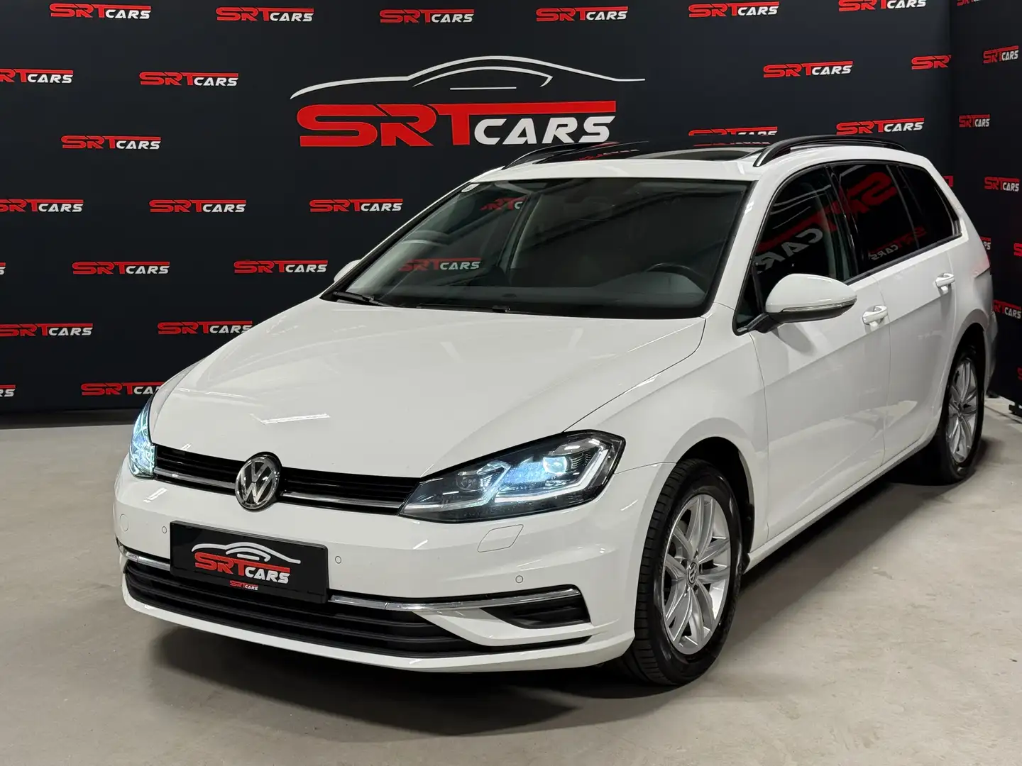Volkswagen Golf Variant 1.6 TDI Kombi *Panoramaglas*ACC*Massage*Navi*Xenon Weiß - 1