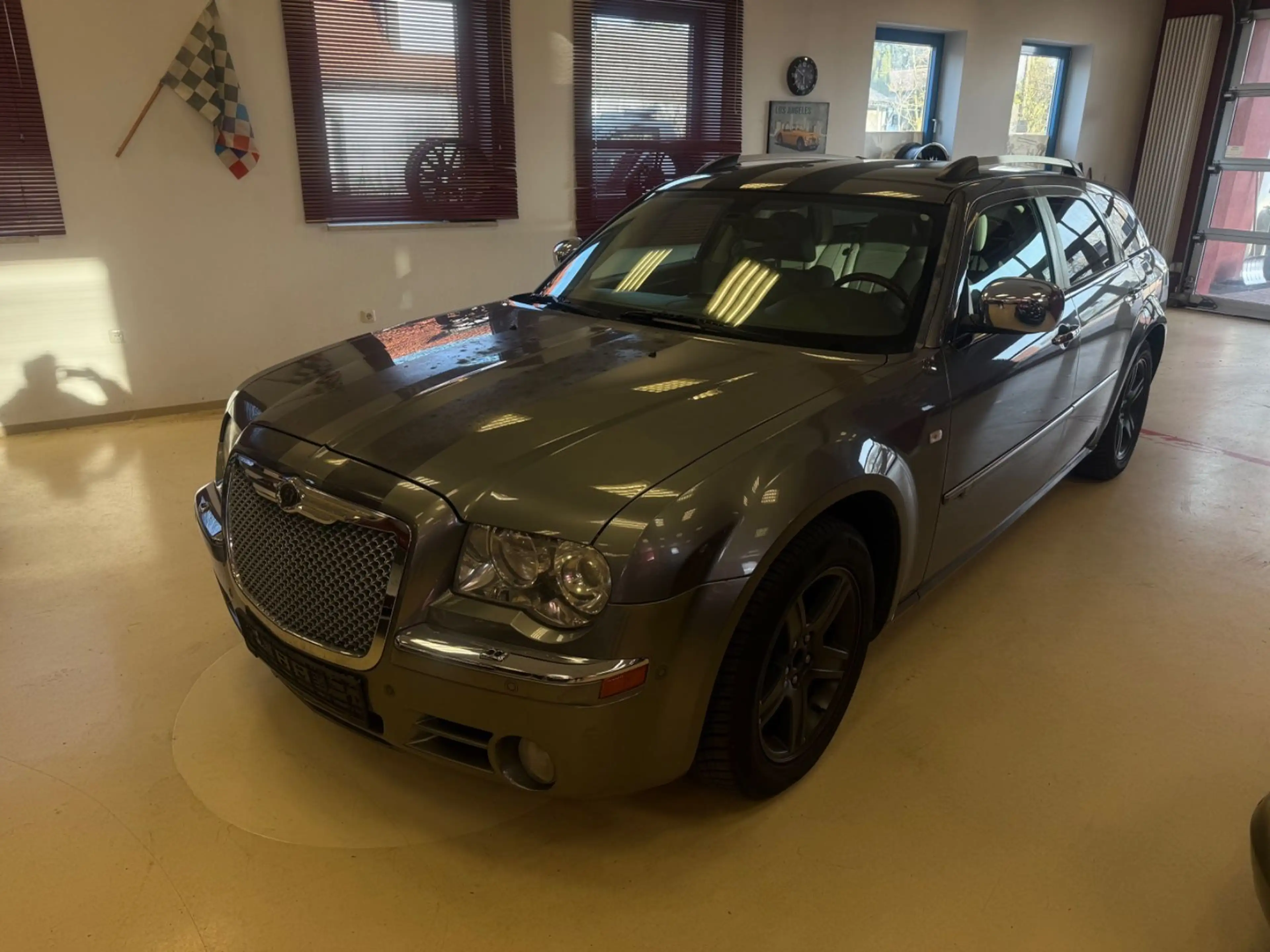 Chrysler 300C Touring 3.0 CRD Kombi,Navi,Xenon,1 Hand