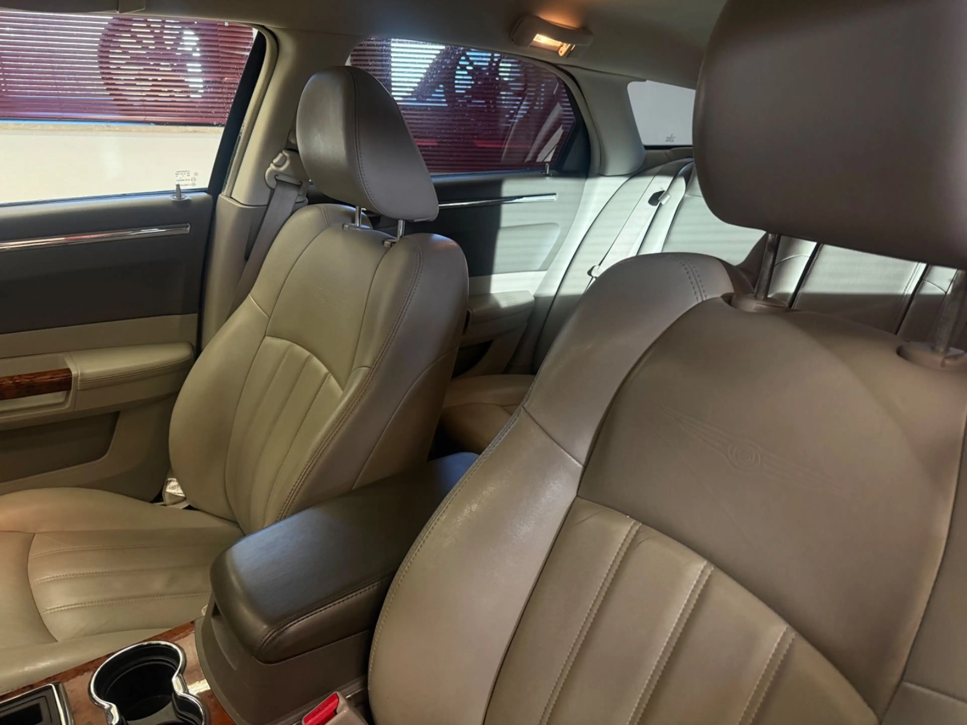 Chrysler 300C Touring 3.0 CRD Kombi,Navi,Xenon,1 Hand — photo 7