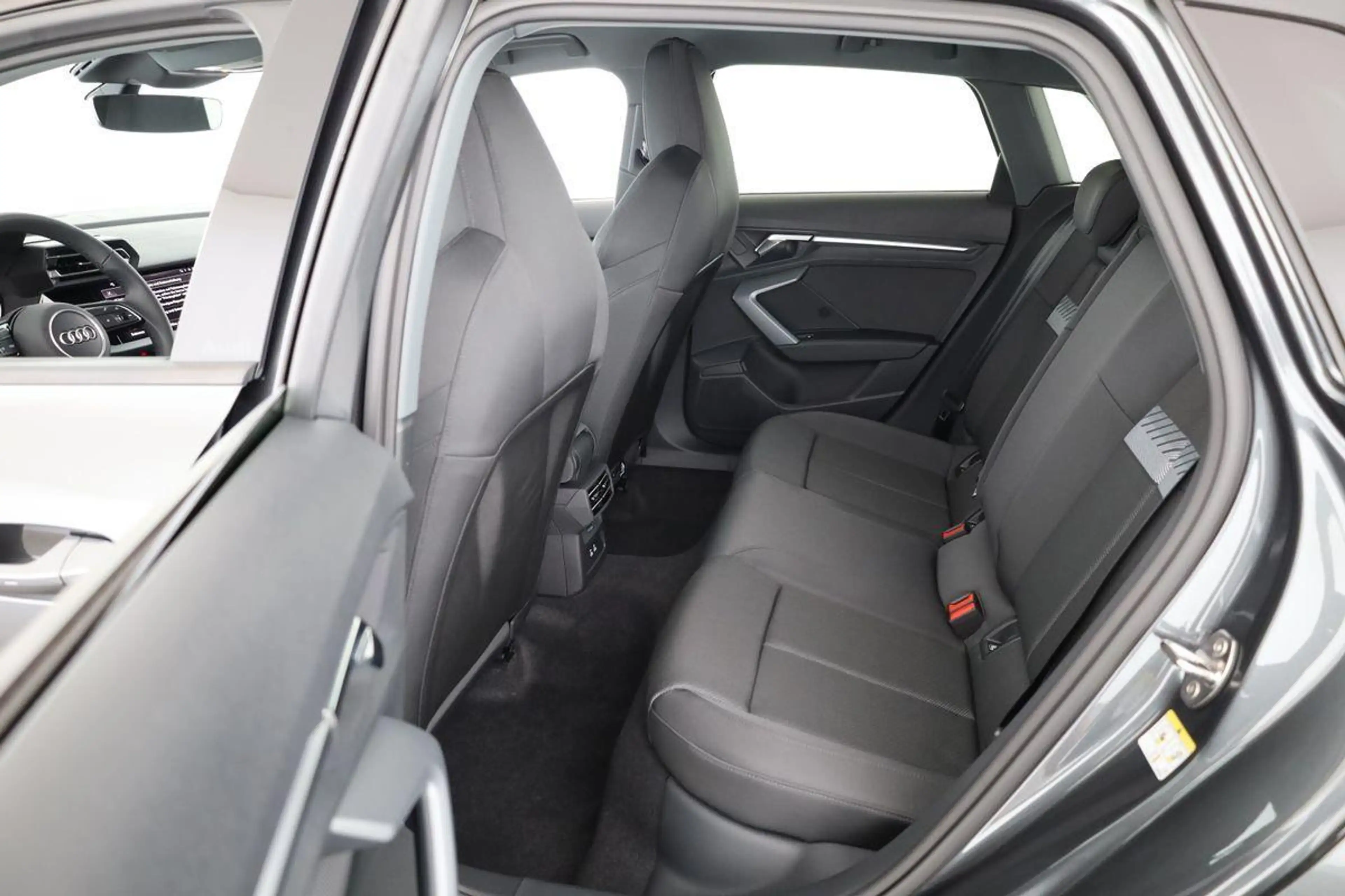 Audi A3 Sportback TFSI 110 kW S line 35 S-tronic S-LINE... — photo 11
