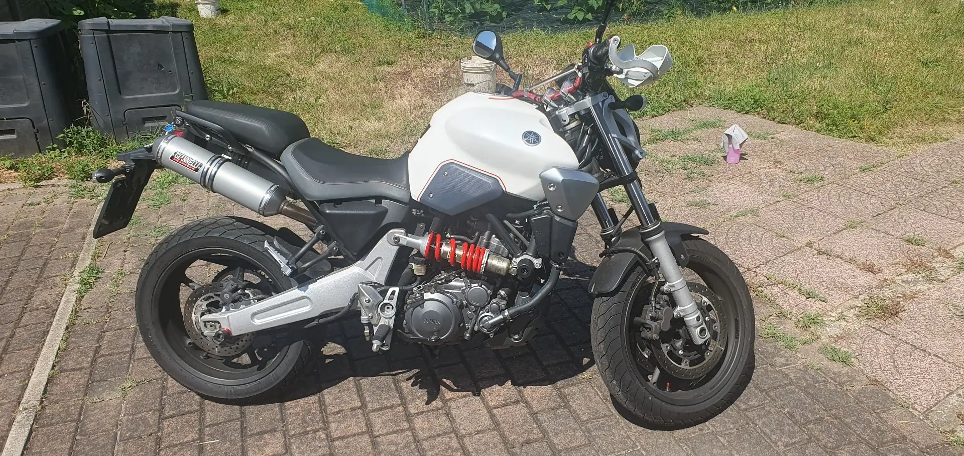 Yamaha MT-03 Bianco - 1