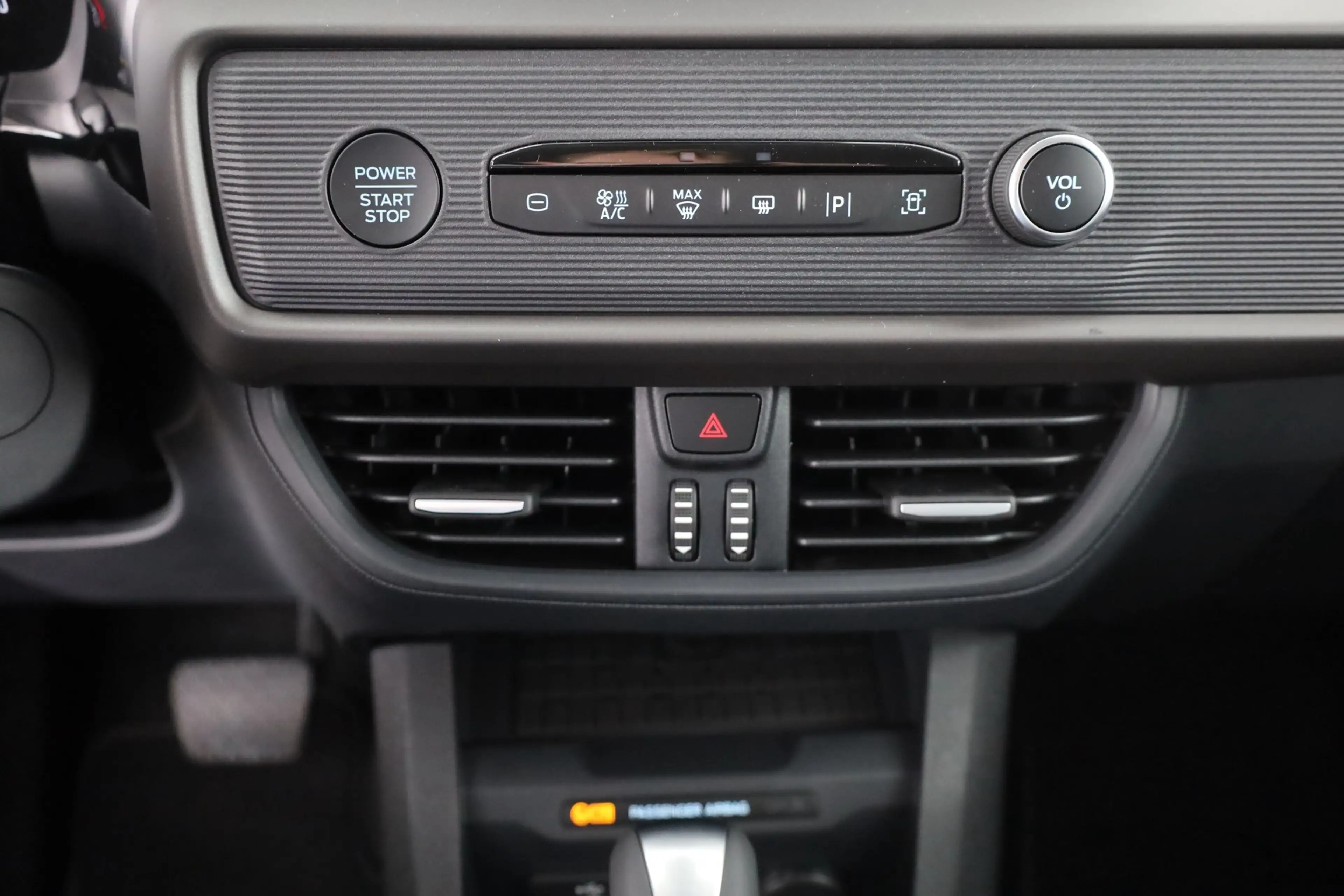 Ford Tourneo Courier Titanium 1.0 EB Aut. Kamera SItzhe — photo 12