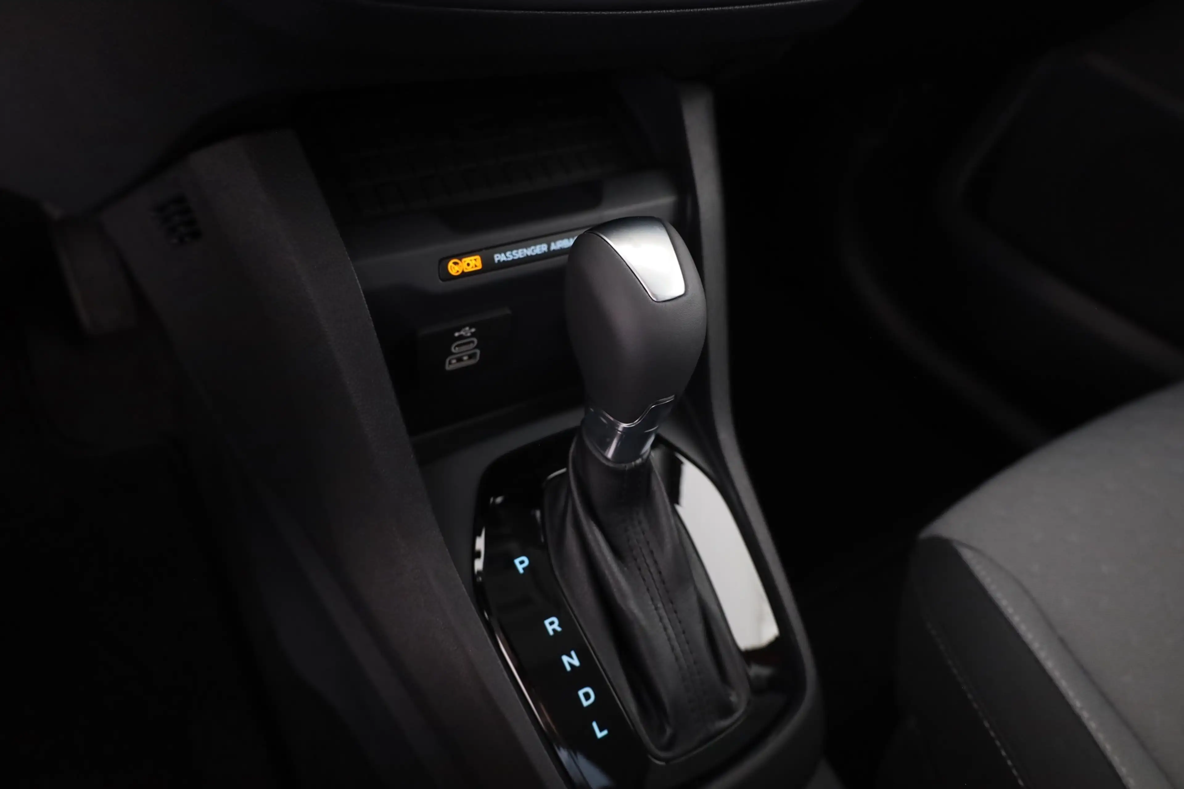 Ford Tourneo Courier Titanium 1.0 EB Aut. Kamera SItzhe — photo 13