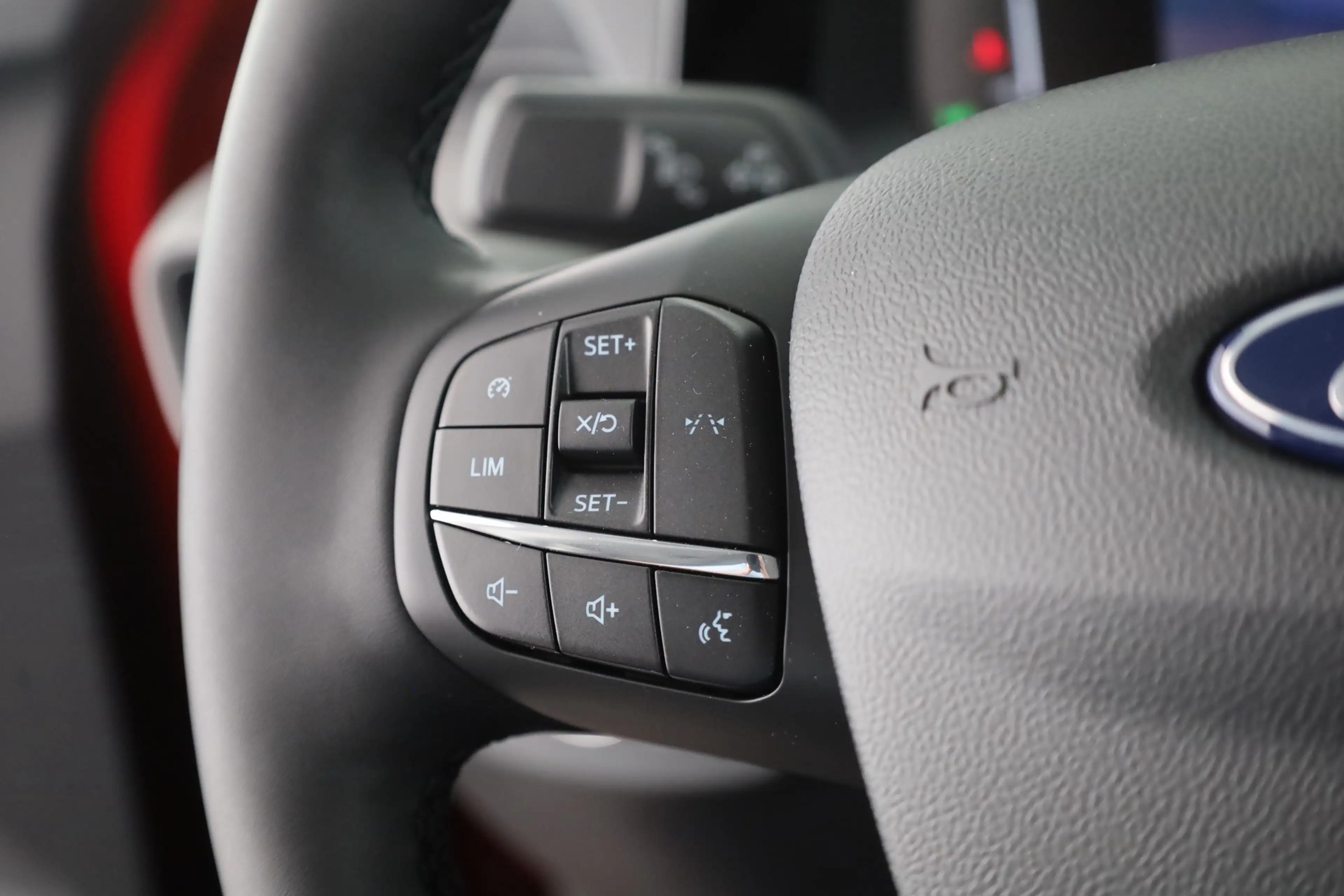 Ford Tourneo Courier Titanium 1.0 EB Aut. Kamera SItzhe — photo 15