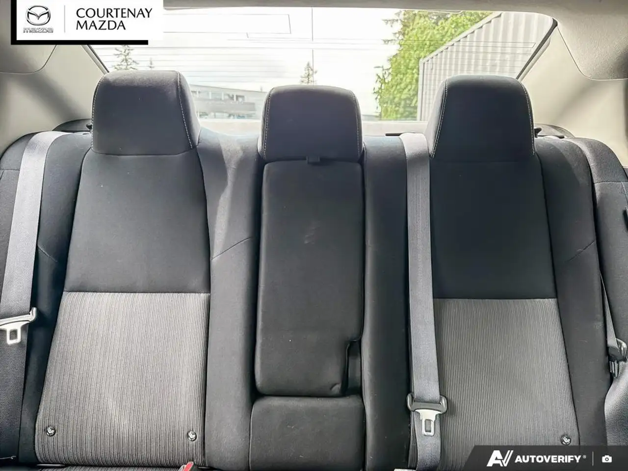 Nissan Sentra снимка Nissan Sentra