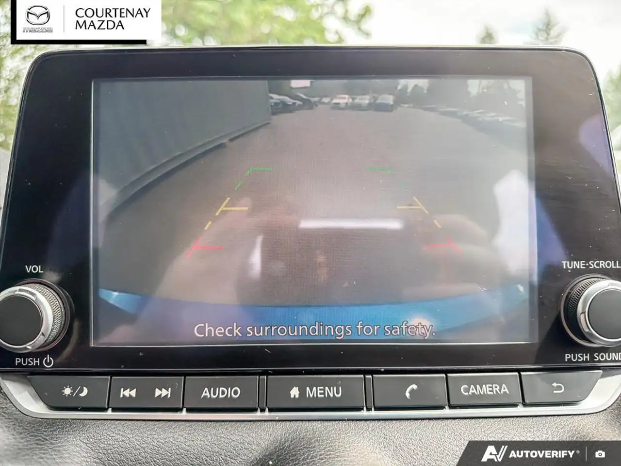 Nissan Sentra снимка Nissan Sentra