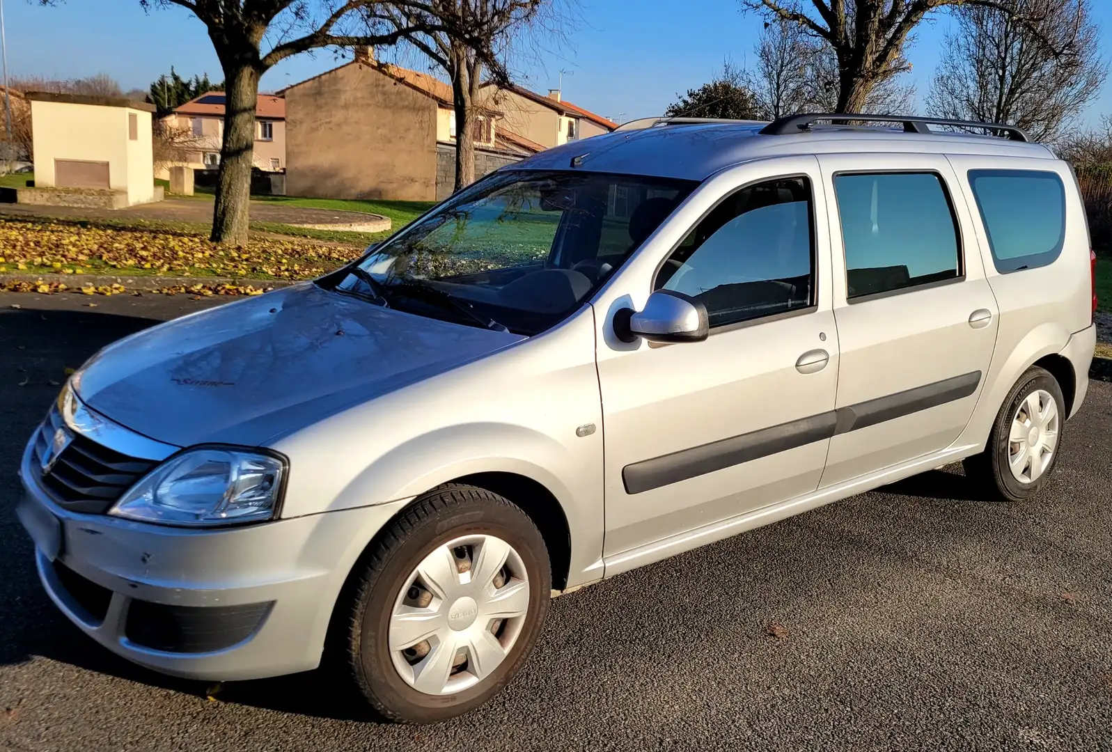 Dacia Logan Logan MCV dCi 85 eco2 5 places Ambiance Gris - 1