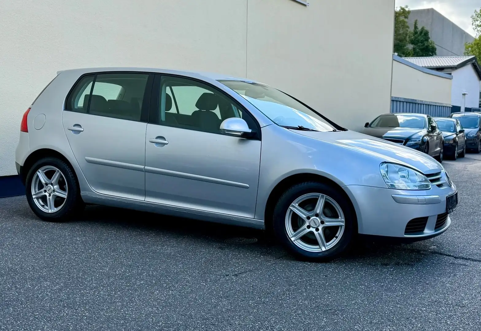 Volkswagen Golf V Lim. Comfortline CARPALY ZANRIMEN TÜV NEU Silber - 1