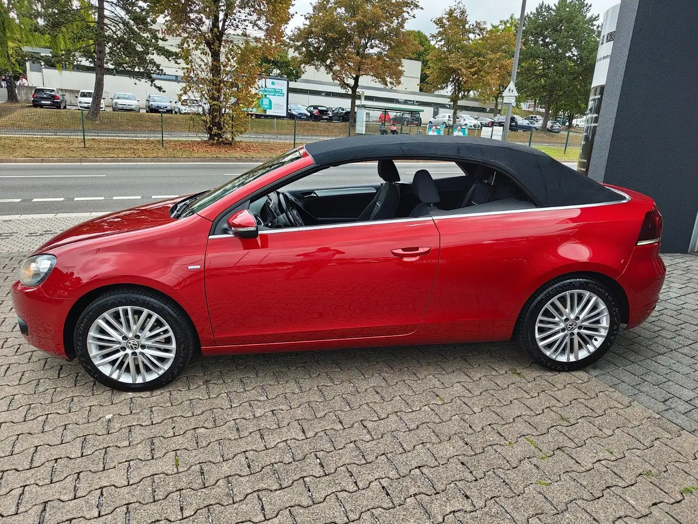 Volkswagen Golf VI Cabriolet Cup PDC SHZ AHK NAVI 2-HAND Rot - 2
