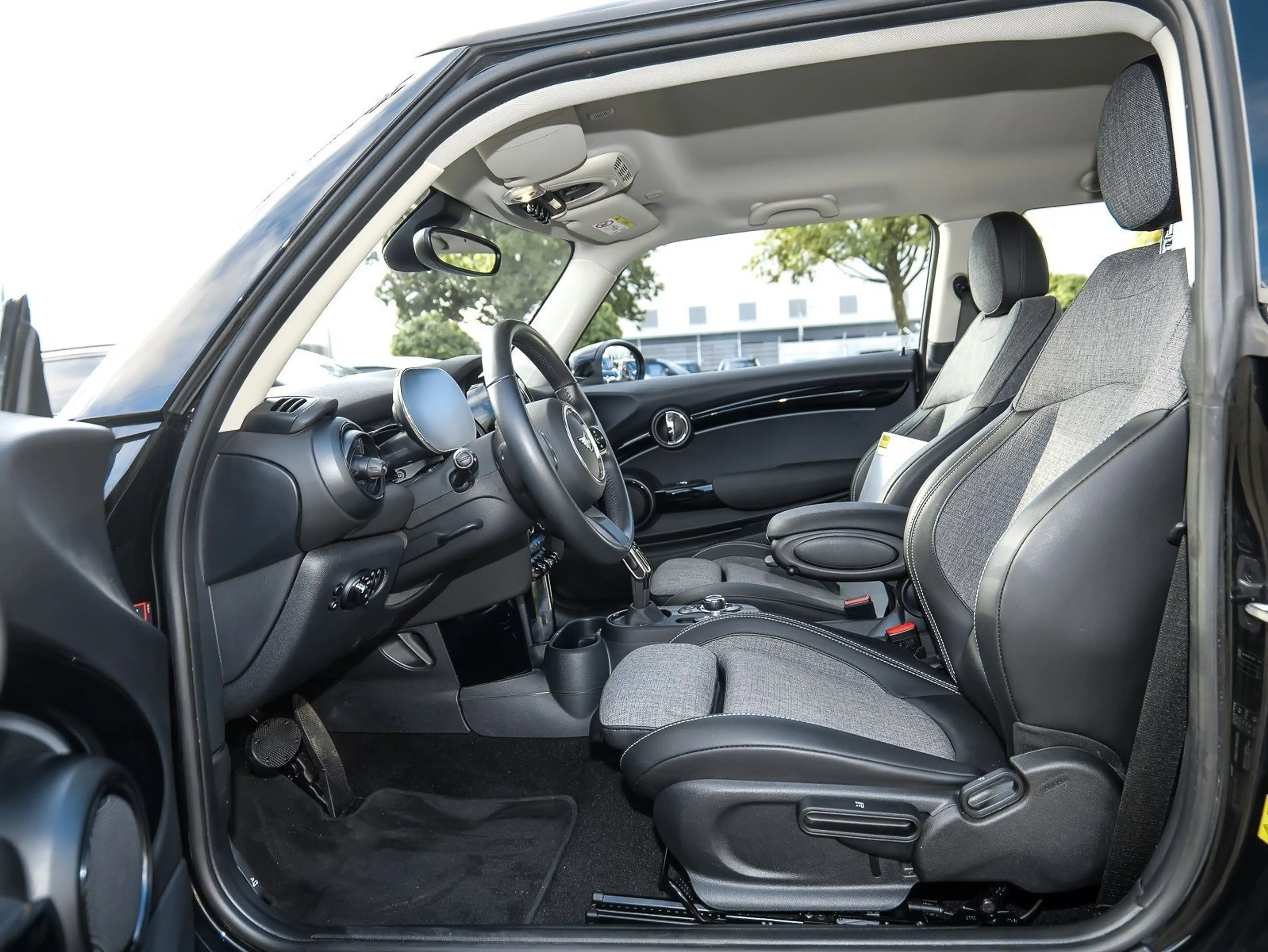 MINI Cooper SE Classic Trim NAVI+SHZ+ACC+PDC+Standheizung+LED+DAB — photo 5