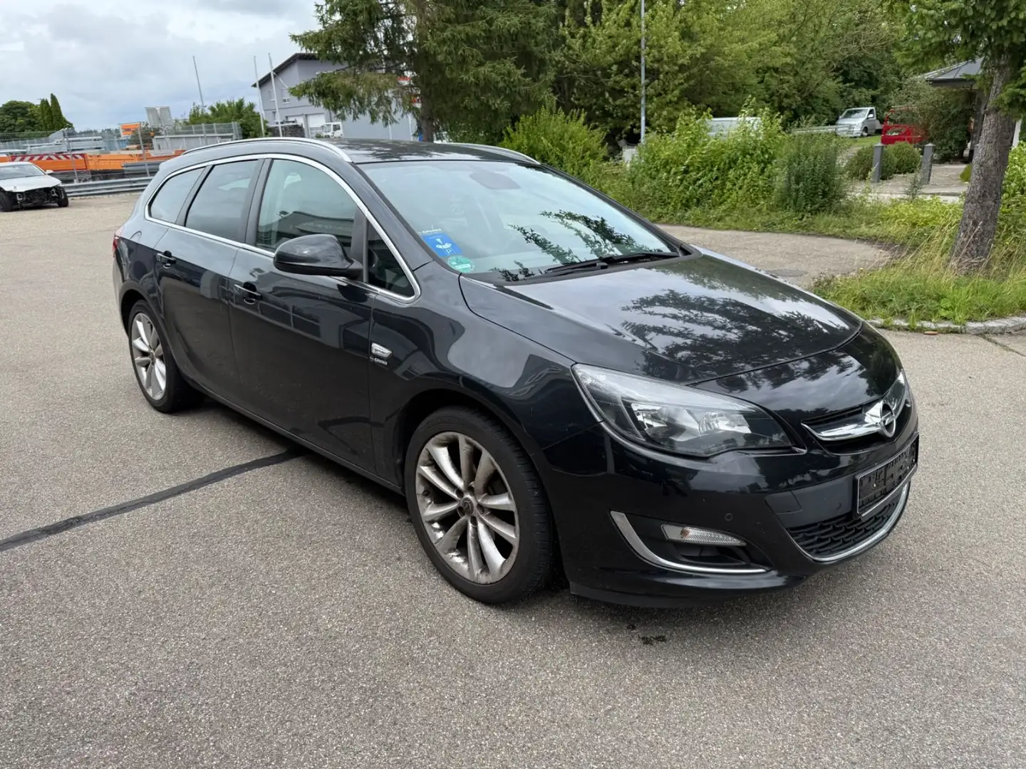 Opel Astra J Sports Tourer Sport,Tüv,08/26,PDC,SHZ,Le Чёрный - 1
