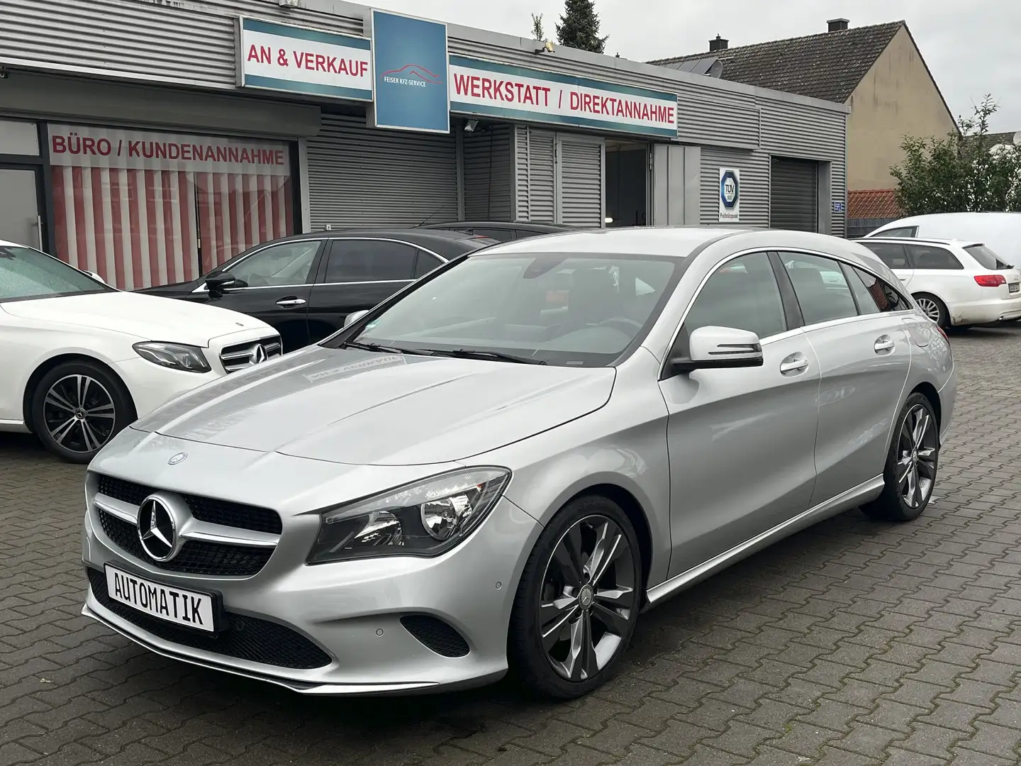 Mercedes-Benz CLA 200 CDI 7G-AUTOAMTIK*NAVI*SHZ*PDC Silber - 1