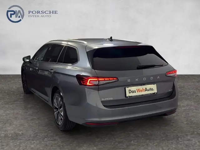 Skoda Superb view 4