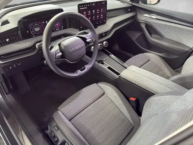 Skoda Superb view 6