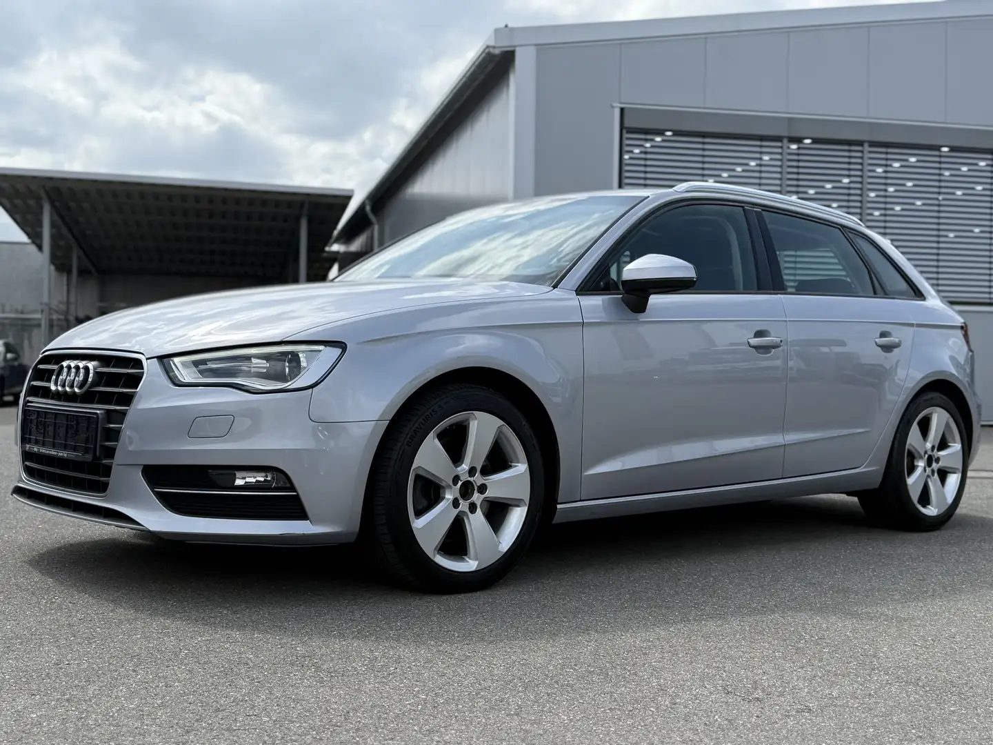 Audi A3 1.8 TFSI Sportback ** TUV AU. NEU **N A V I *** Silber - 2