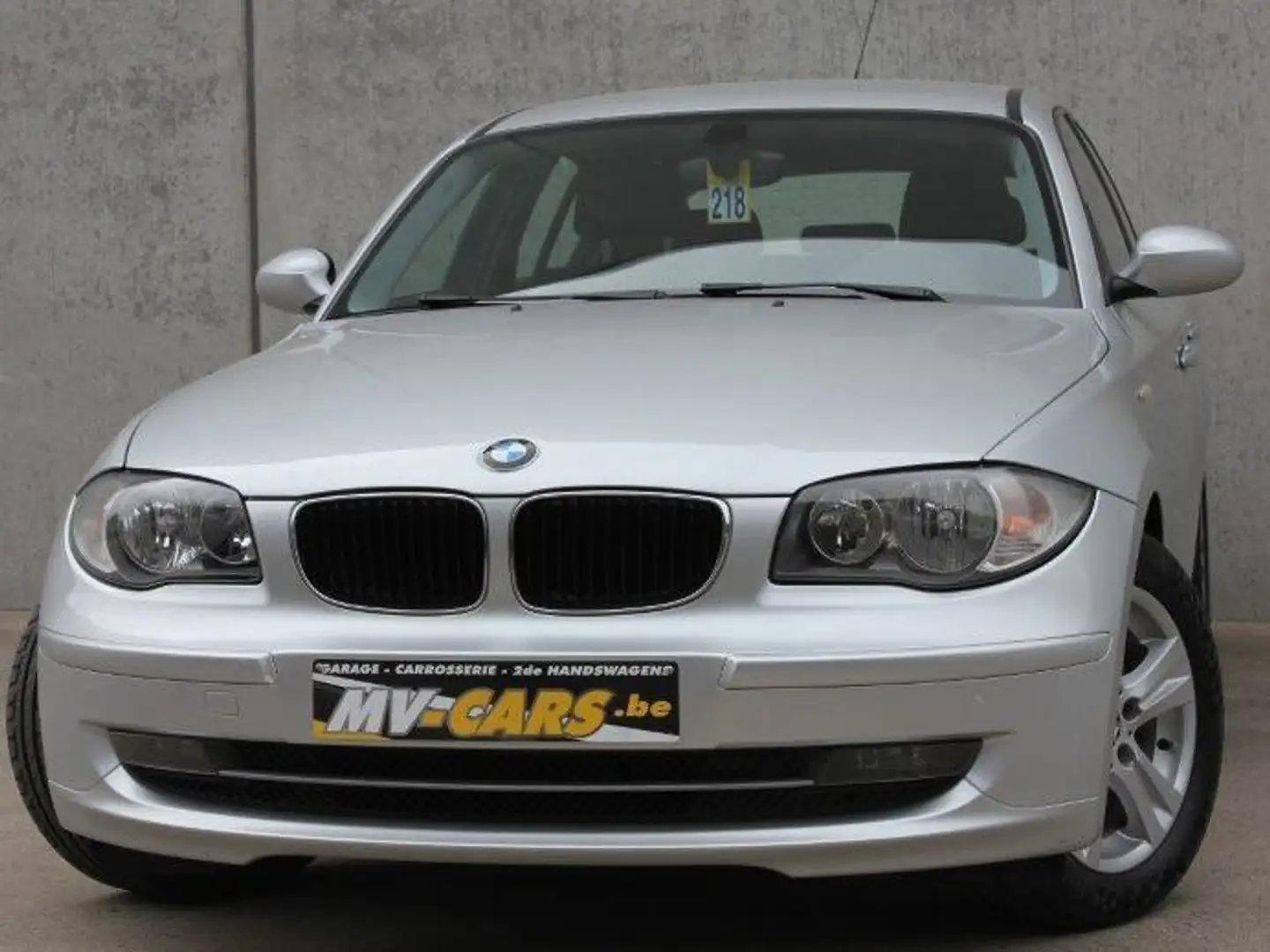 BMW 118 BMW 118i/5-deur/Pdc/Multistuur Silber - 1