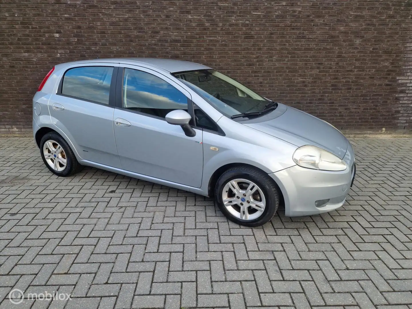 Fiat Grande Punto 1.4 Edizione Lusso|Cruise|Airco|Trekhaak| Gris - 2