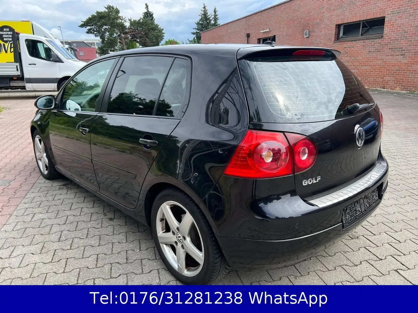 Volkswagen Golf 1.6 Comfortline Automatik !! Navi !! Schwarz - 2