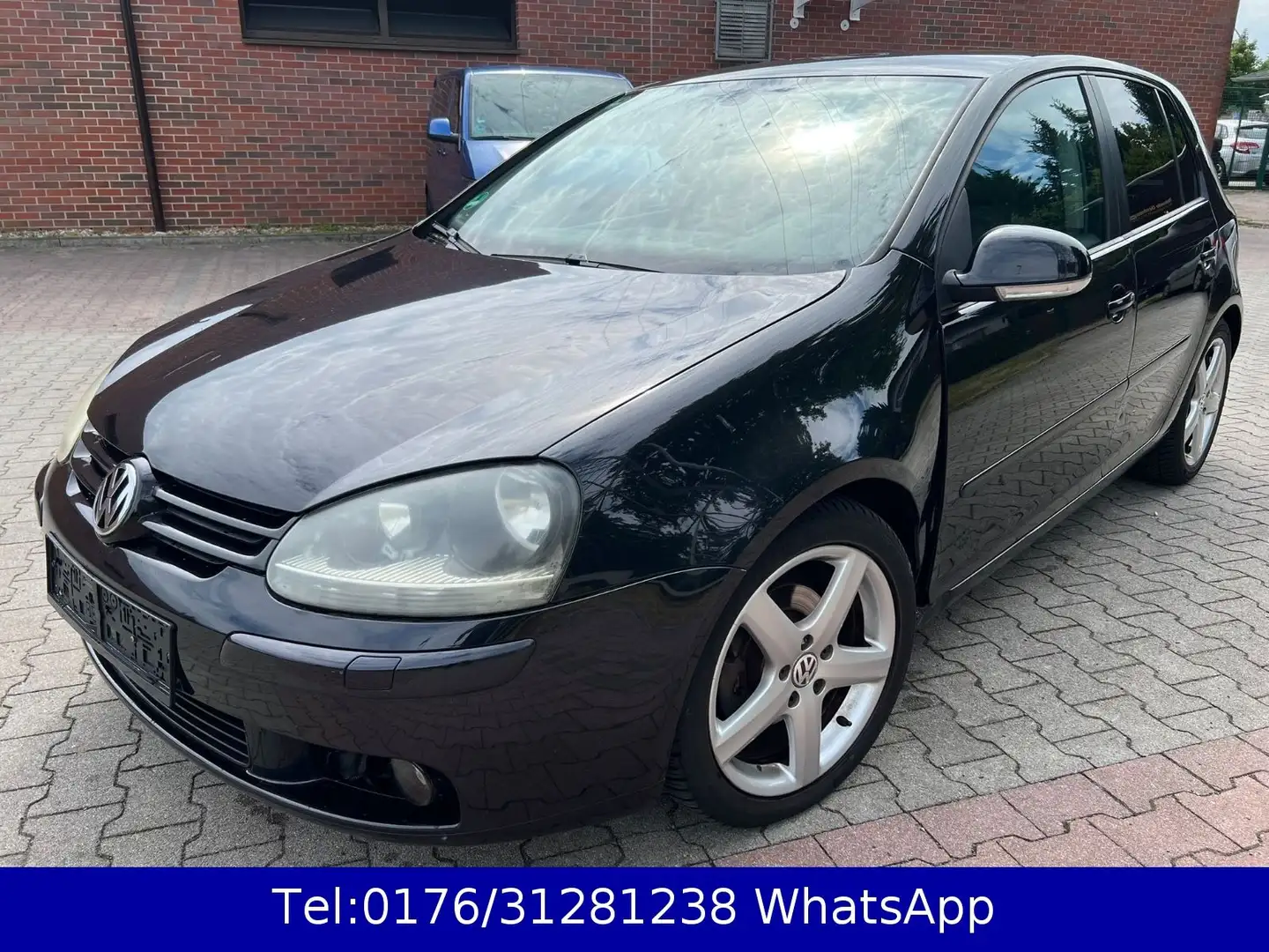 Volkswagen Golf 1.6 Comfortline Automatik !! Navi !! Schwarz - 1