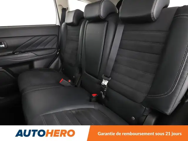 Mitsubishi Outlander view 14