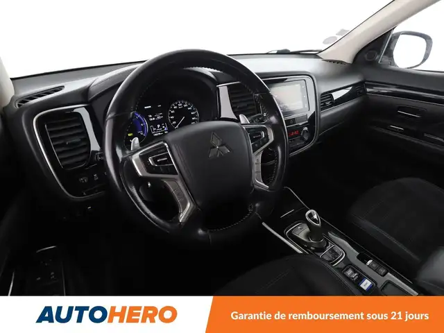 Mitsubishi Outlander view 11