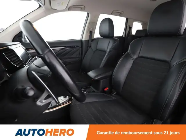 Mitsubishi Outlander view 10