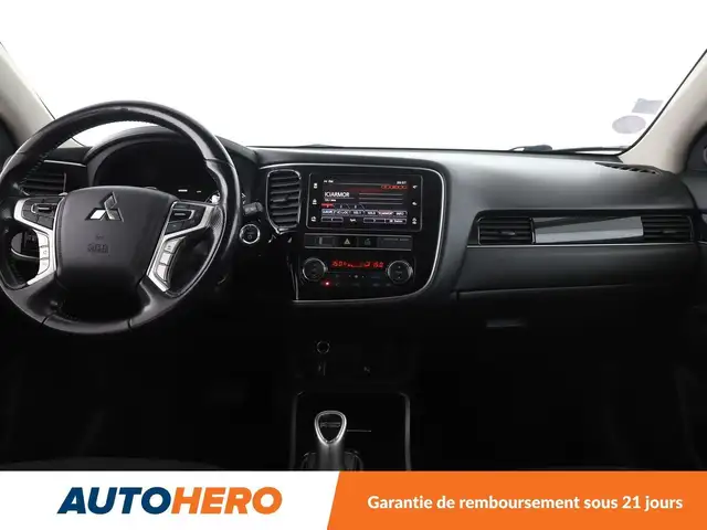 Mitsubishi Outlander view 12