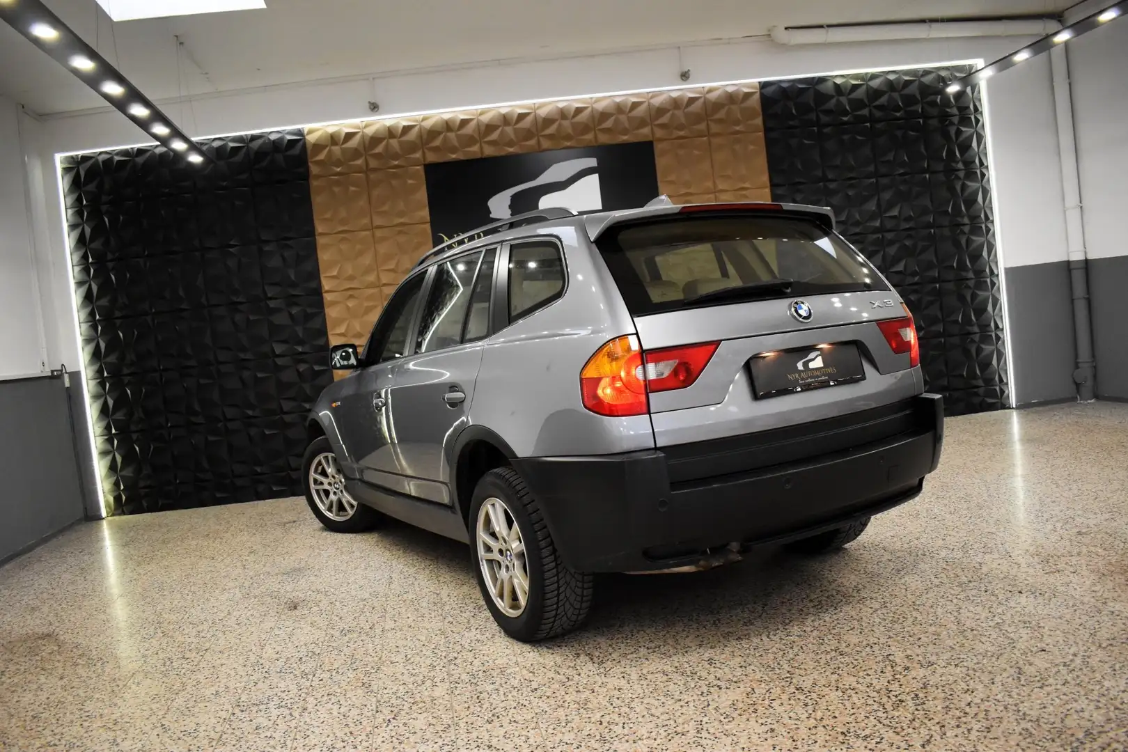 BMW X3 3.0d Aut. LEDER, WENIG KM Grau - 2