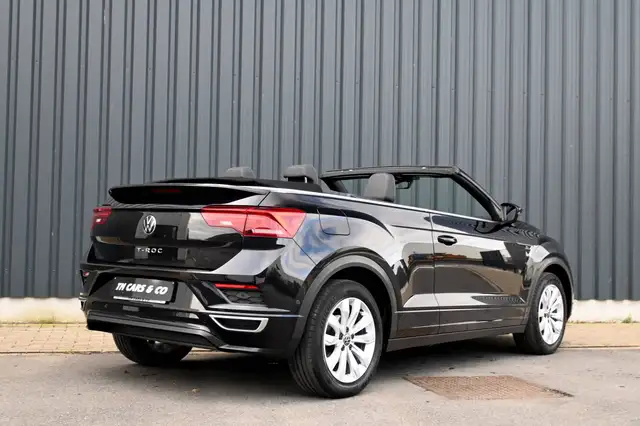 Volkswagen T-Roc view 3