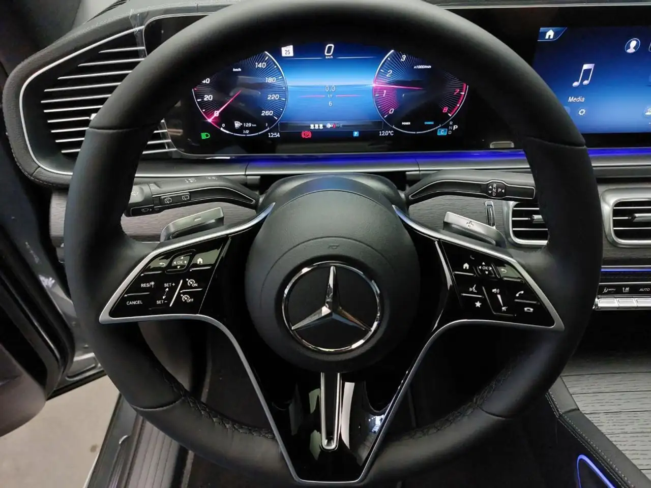 Mercedes-Benz GLE снимка Mercedes-Benz GLE