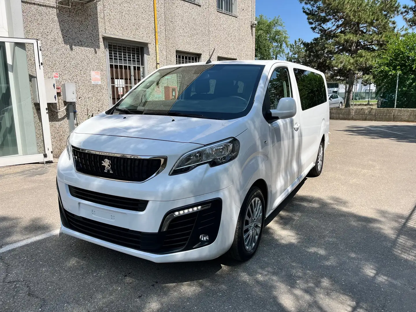Peugeot Traveller BlueHDi 120 S&S Long Business 9Posti Bianco - 2