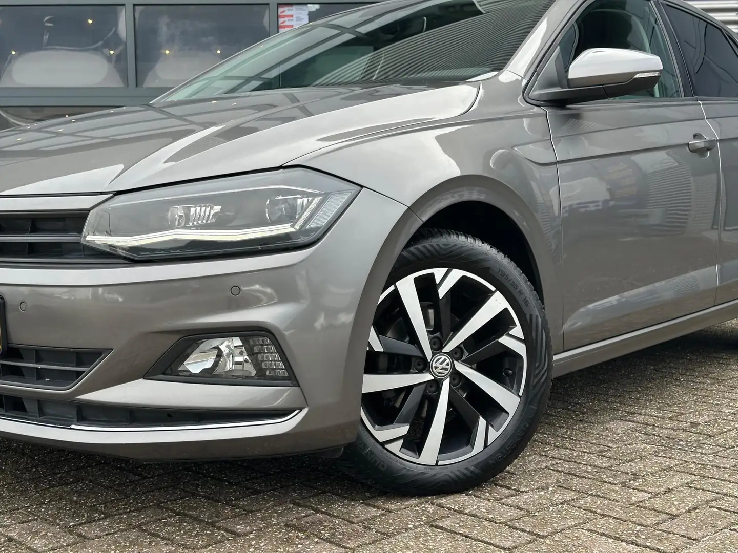 Volkswagen Polo 1.0 TSI Highline | CRUISECR | Navi | Camera | CarP Gris - 2